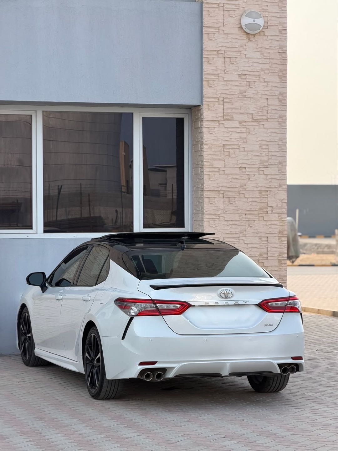 Car Image 2018 TOYOTA CAMRY XSE