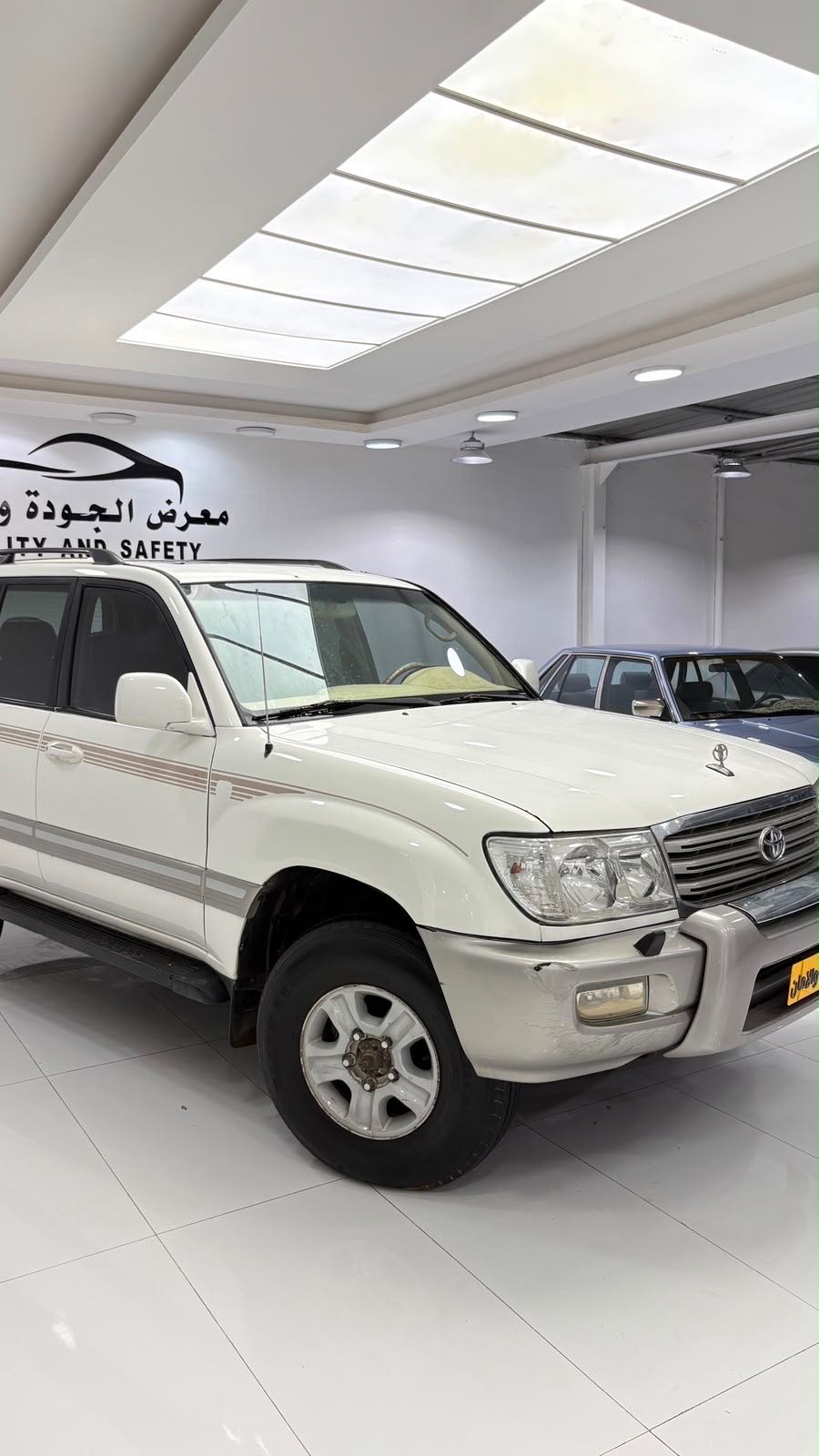 Car Image 1998 TOYOTA LAND CRUISER VX.R
