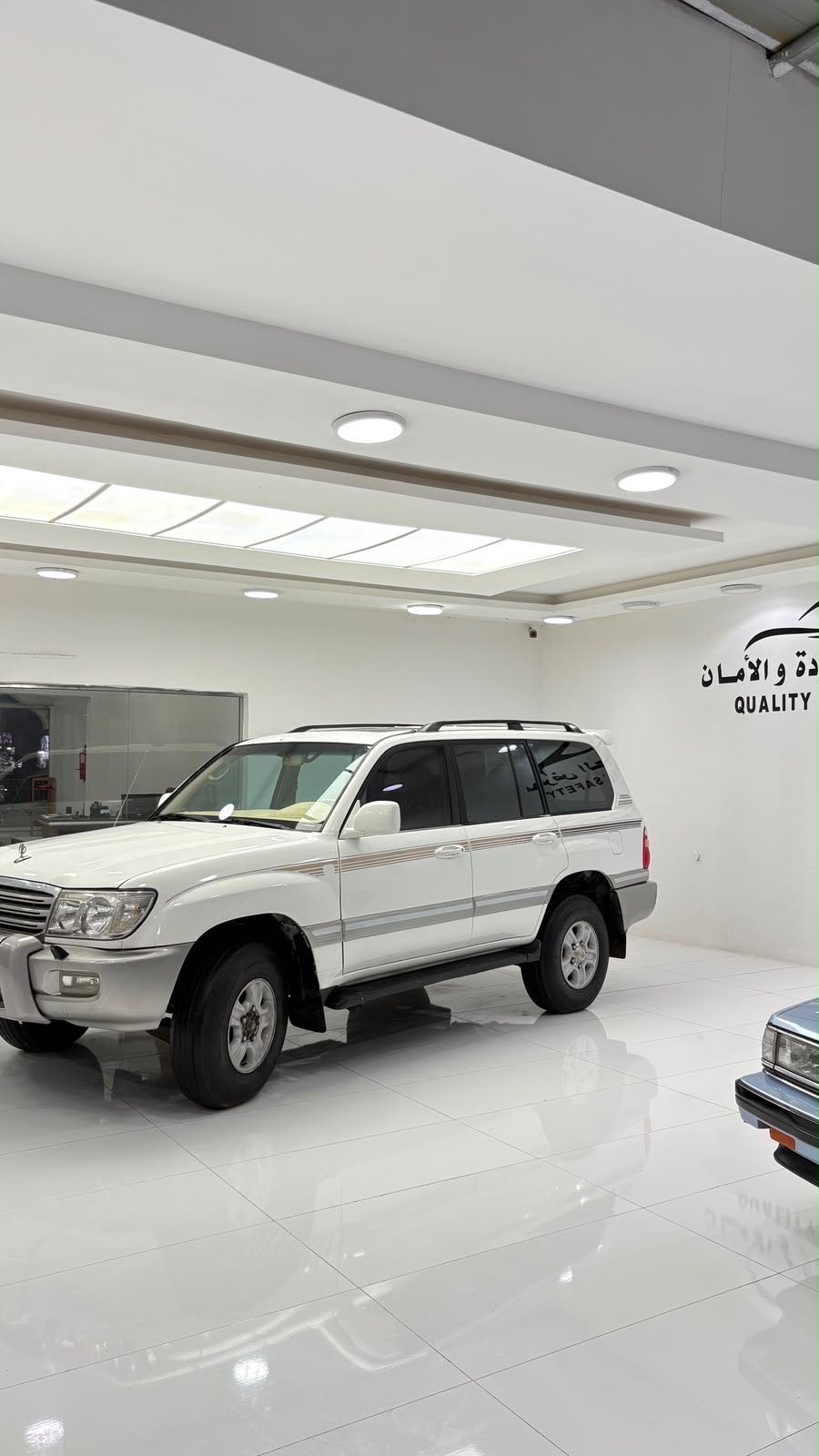 Car Image 1998 TOYOTA LAND CRUISER VX.R