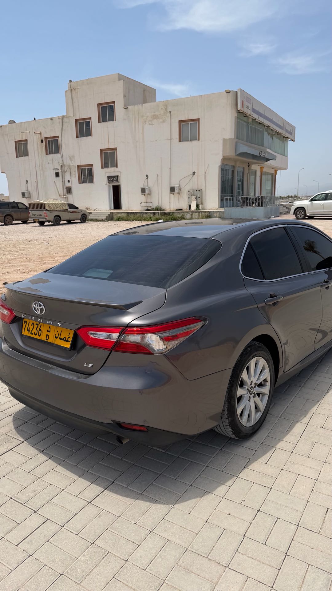 Car Image 2018 TOYOTA CAMRY LE