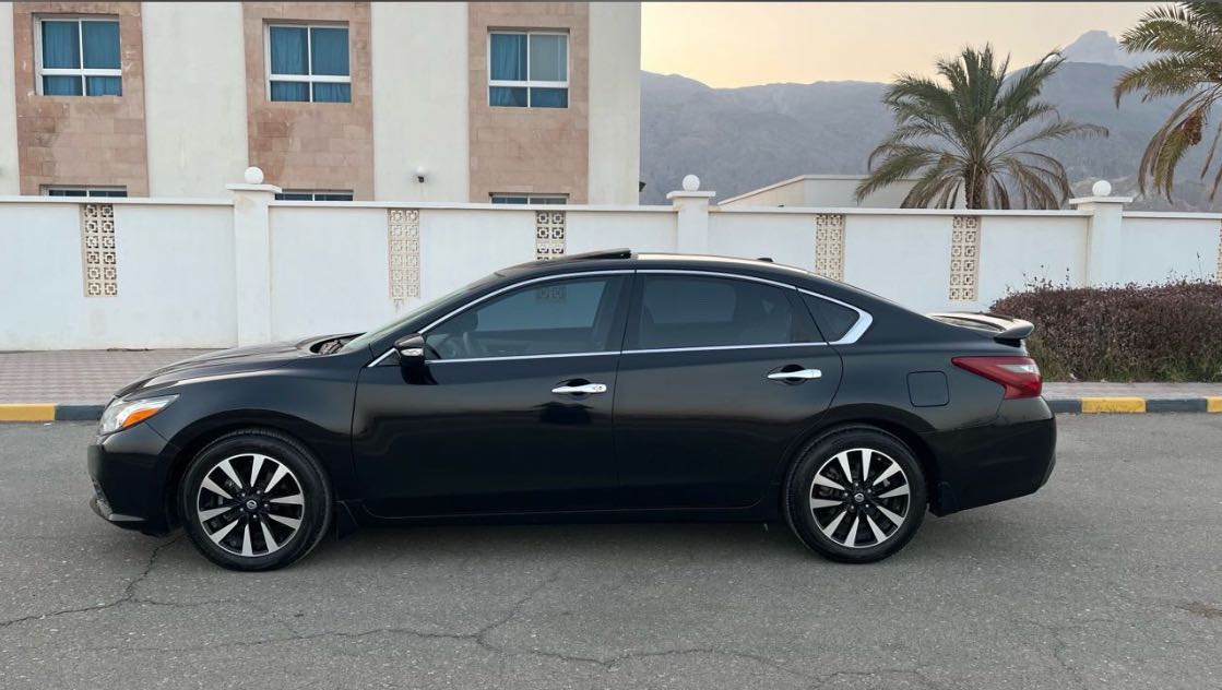 Car Image 2018 NISSAN ALTIMA SV