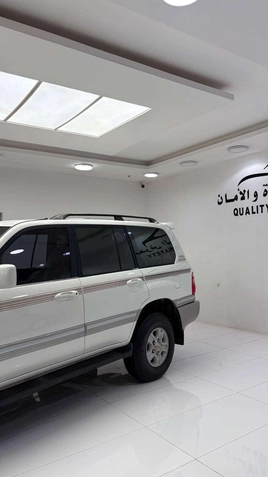 Car Image 1998 TOYOTA LAND CRUISER VX.R