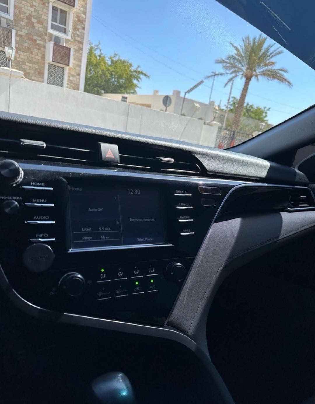 Car Image 2018 TOYOTA CAMRY LE