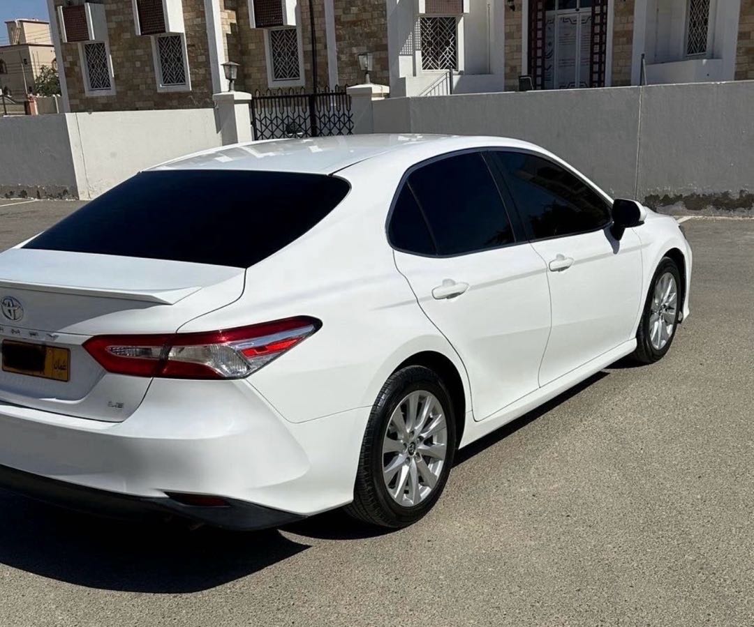 Car Image 2018 TOYOTA CAMRY LE