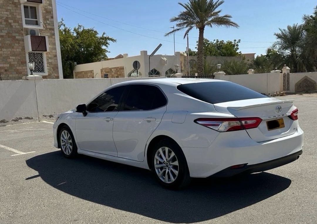 Car Image 2018 TOYOTA CAMRY LE