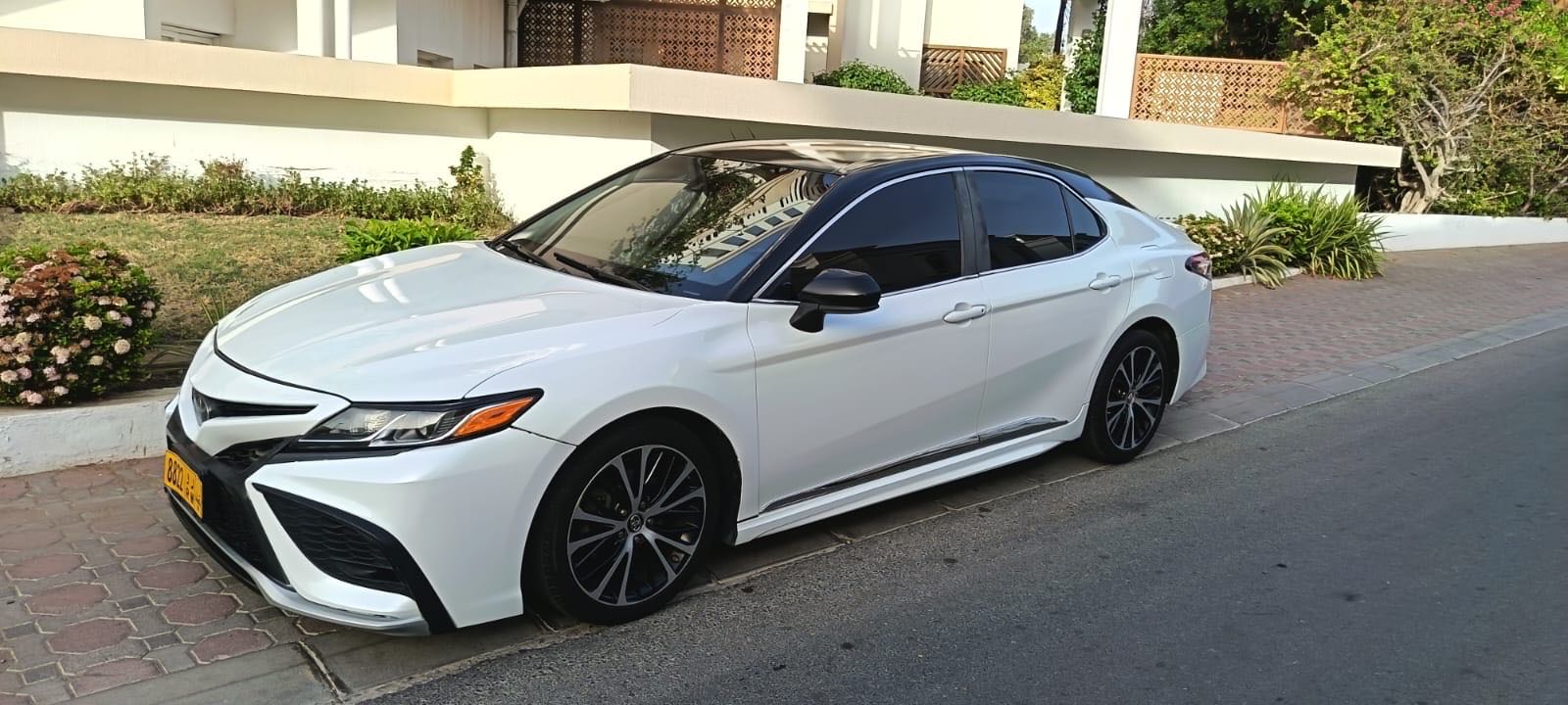 Car Image 2018 TOYOTA CAMRY SE