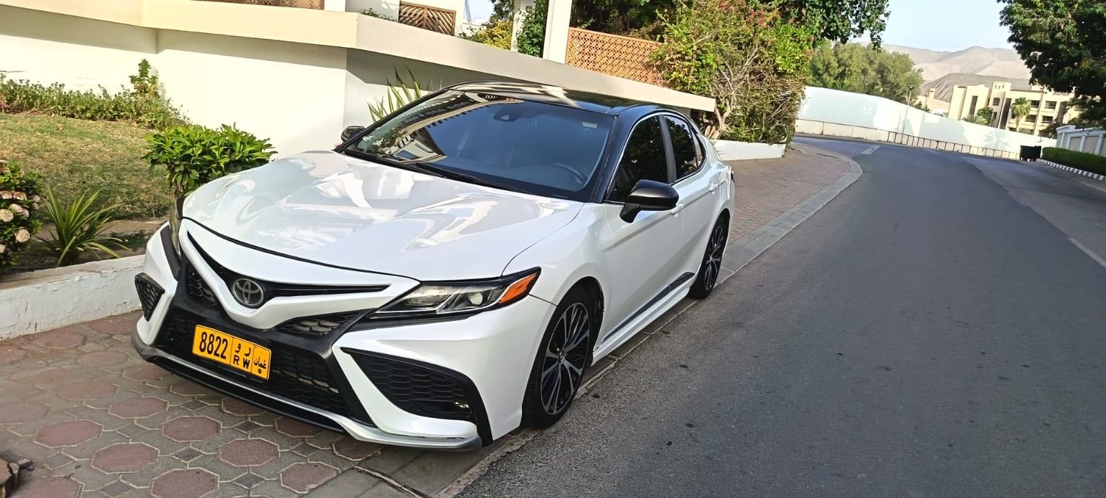 Car Image 2018 TOYOTA CAMRY SE