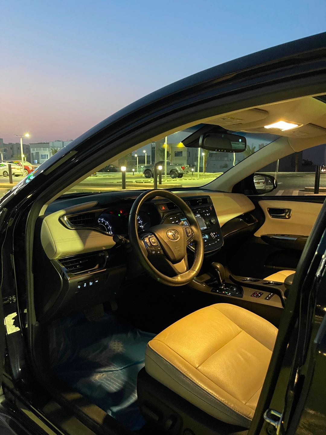 Car Image 2018 TOYOTA AVALON XLE