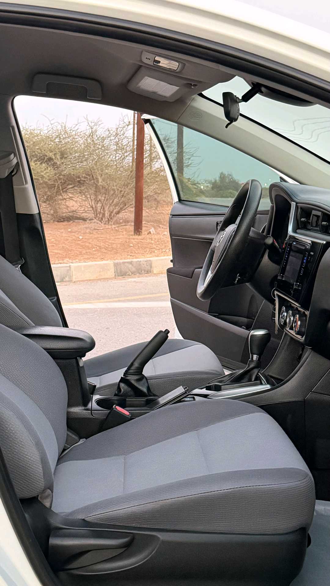 Car Image 2017 TOYOTA COROLLA LE