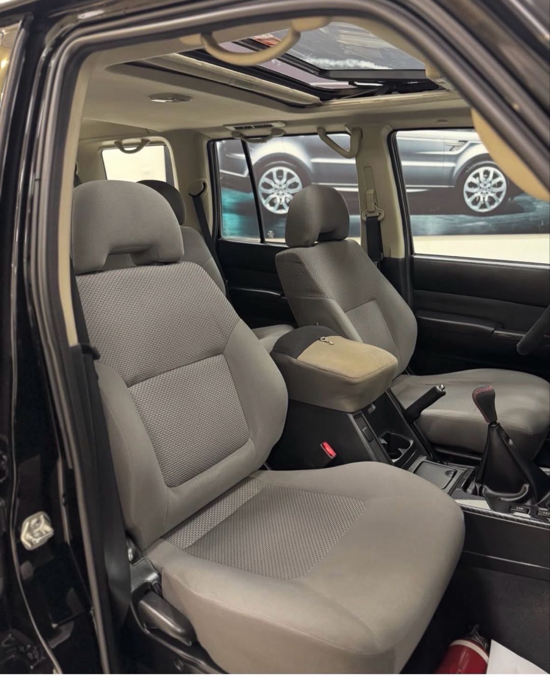 Car Image 2017 NISSAN SAFARI 