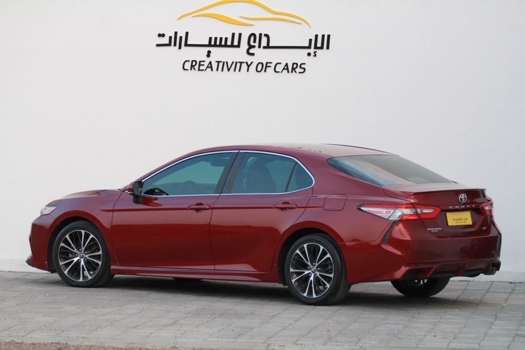 Car Image 2018 TOYOTA CAMRY SE