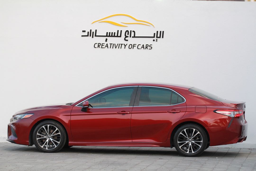 Car Image 2018 TOYOTA CAMRY SE