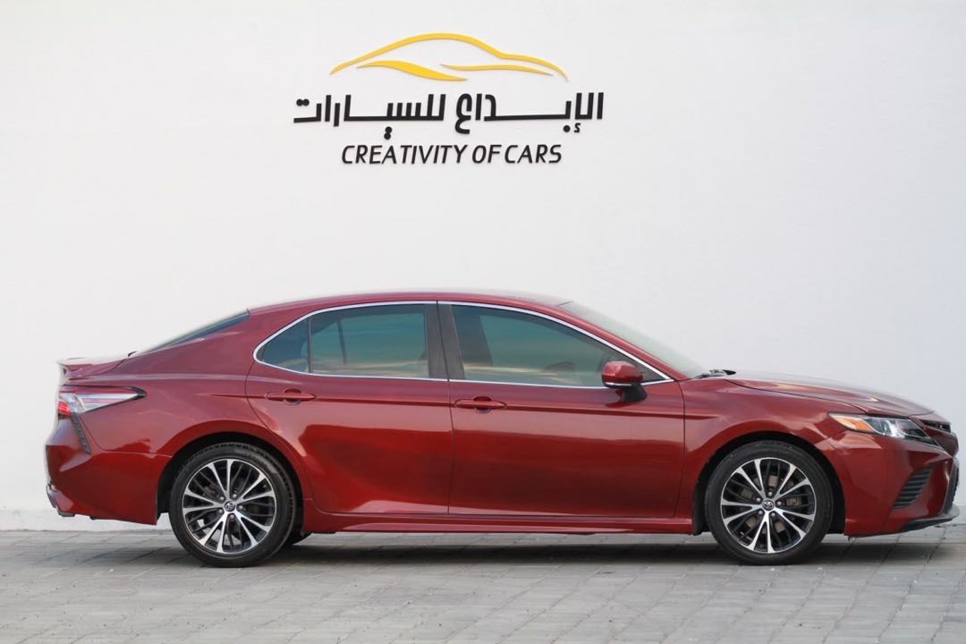 Car Image 2018 TOYOTA CAMRY SE