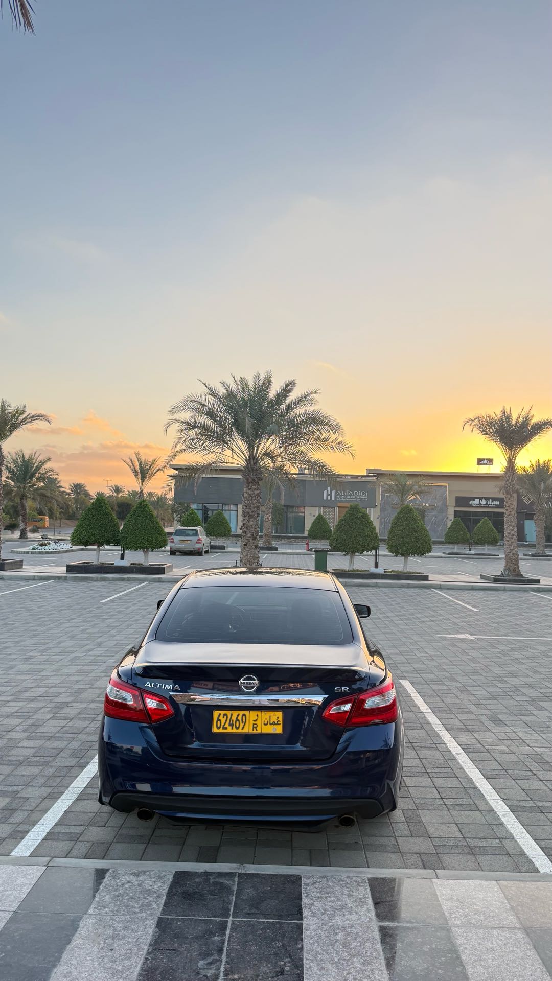 Car Image 2016 NISSAN ALTIMA SR