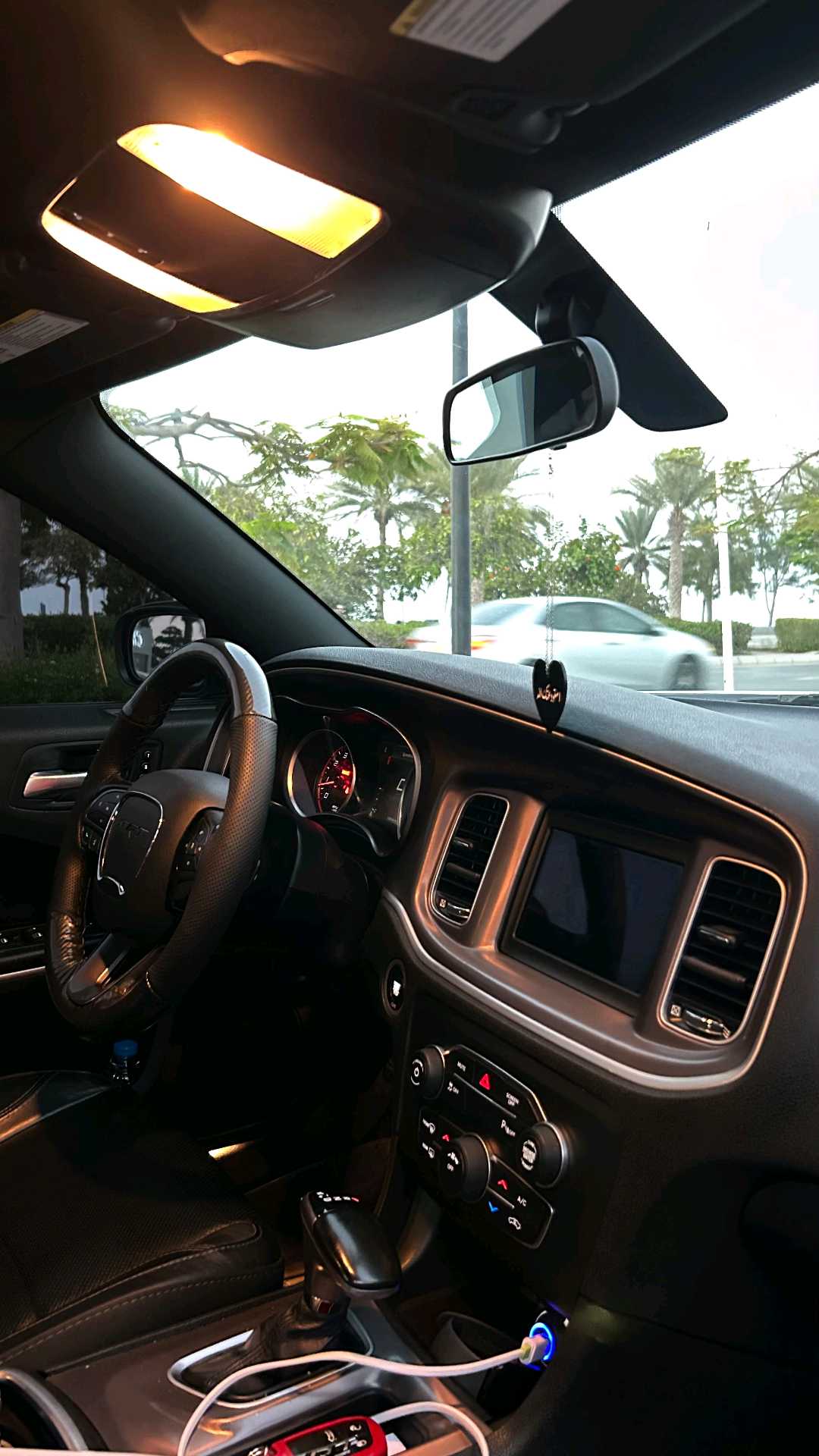 Car Image 2019 DODGE CHARGER SXT