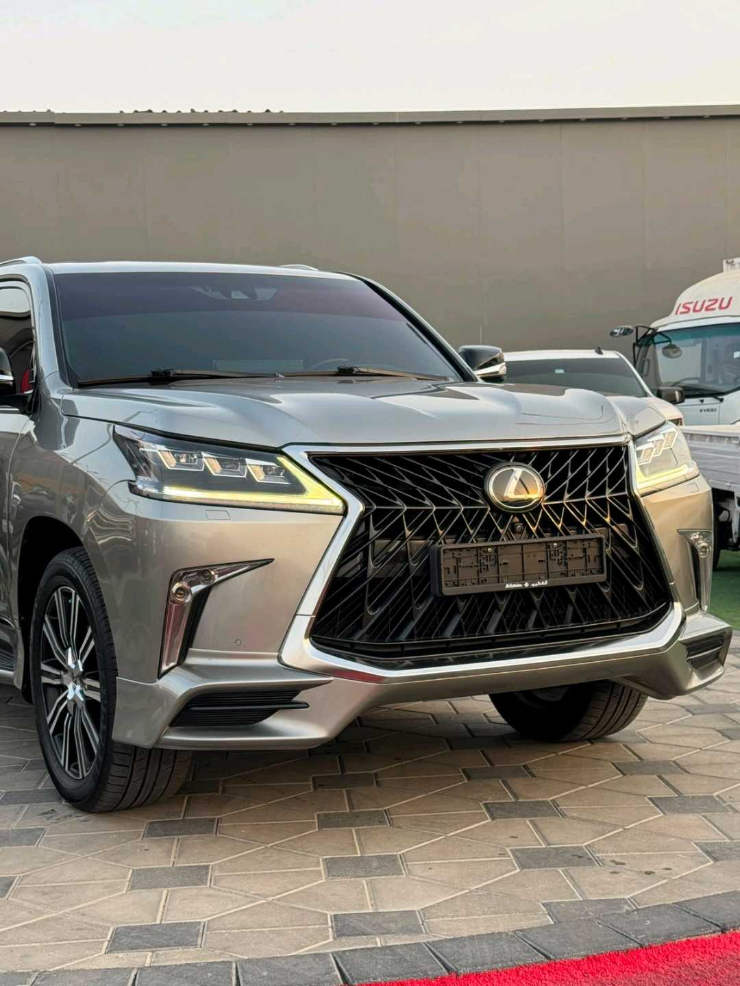 Car Image 2018 LEXUS LX 570