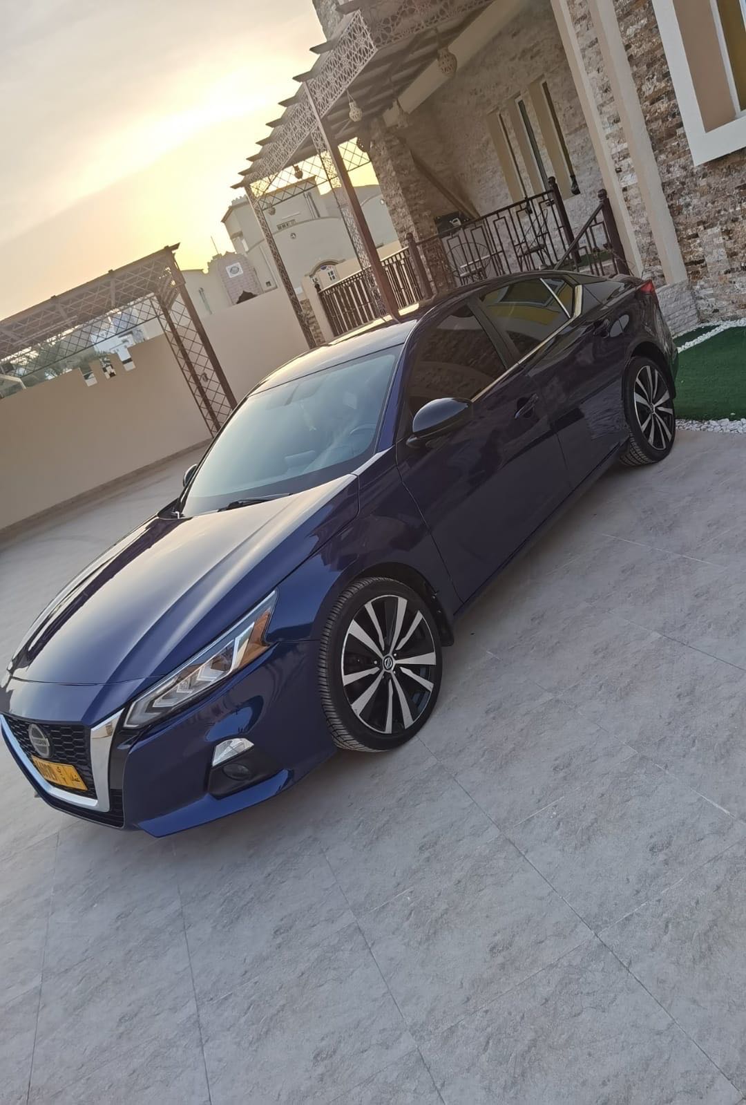 Car Image 2020 NISSAN ALTIMA SR