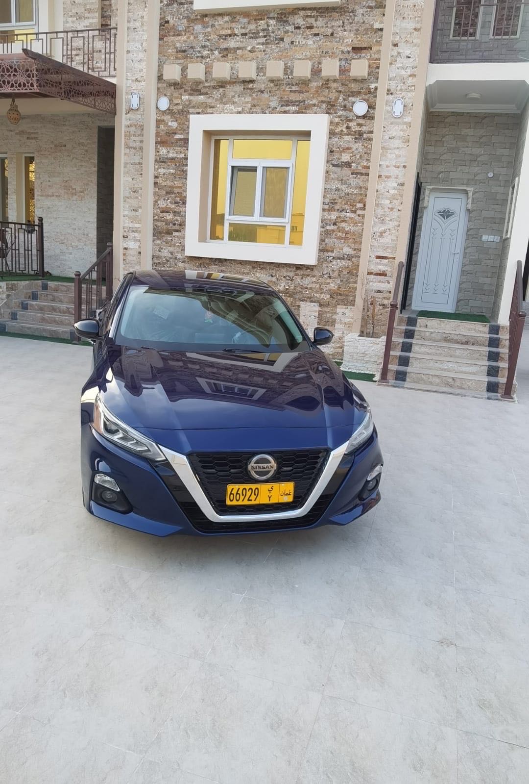 Car Image 2020 NISSAN ALTIMA SR