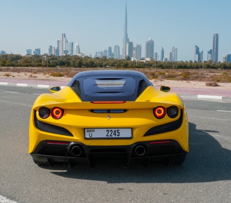 فيراري F8 2022