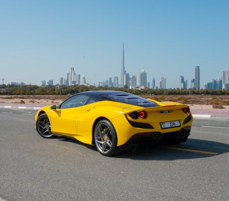 فيراري F8 2022