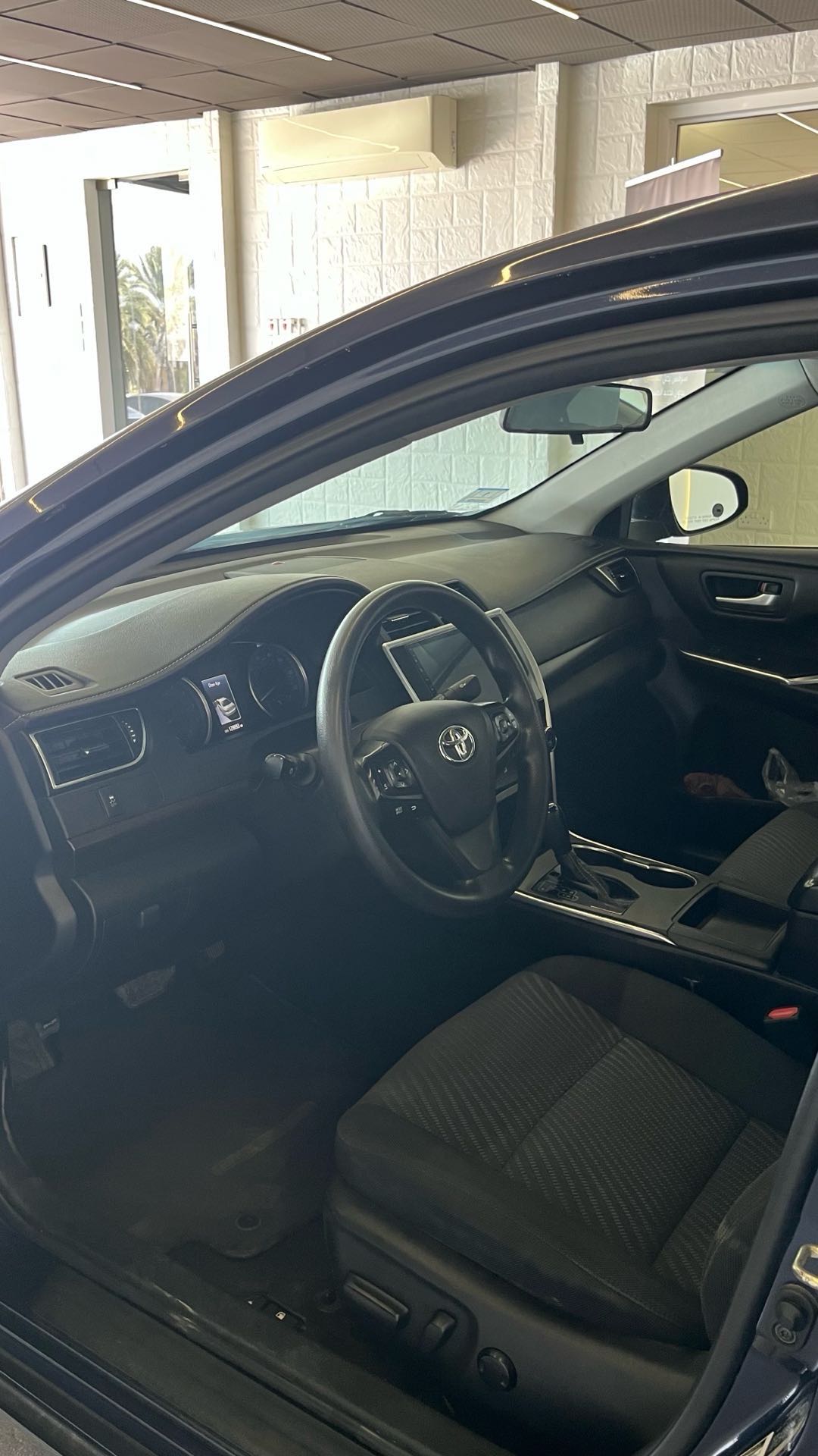 Car Image 2017 TOYOTA CAMRY LE