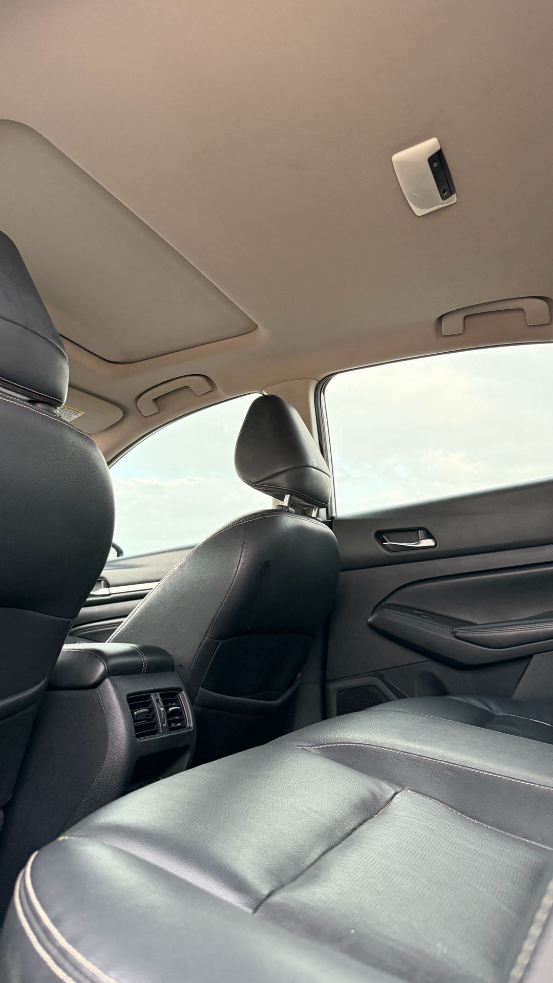 Car Image 2019 NISSAN ALTIMA SL