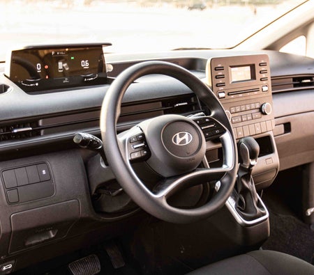 HYUNDAI STARIA 2025