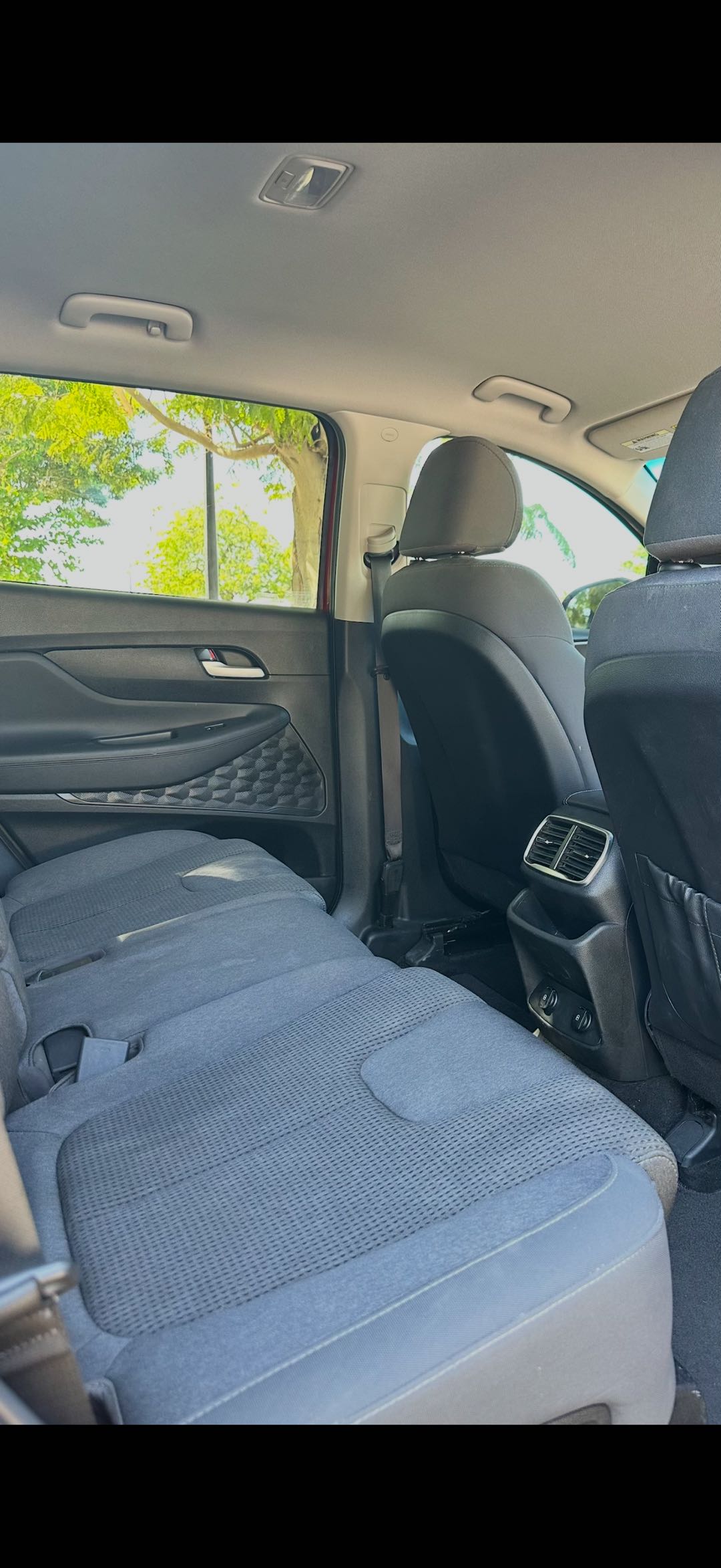 Car Image 2019 HYUNDAI SANTA FE 