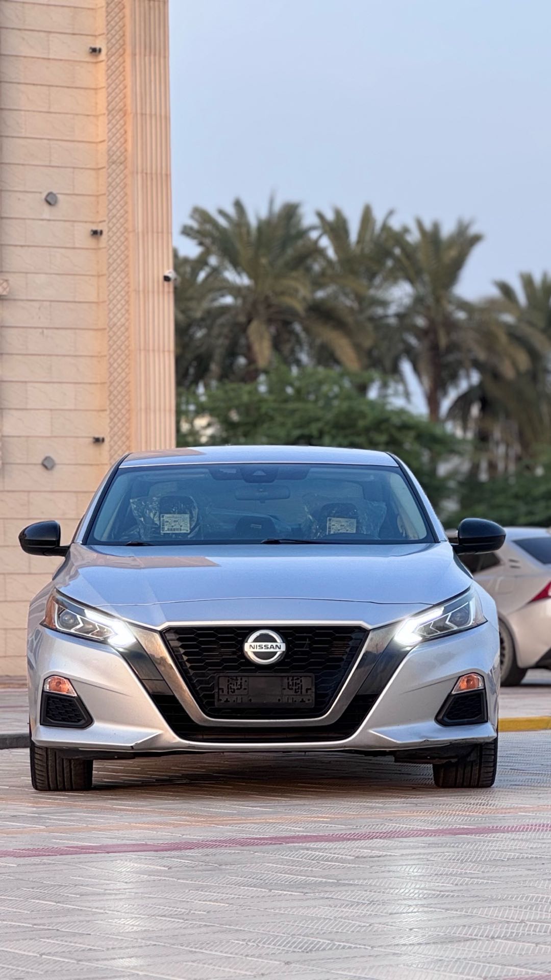 Car Image 2020 NISSAN ALTIMA SR