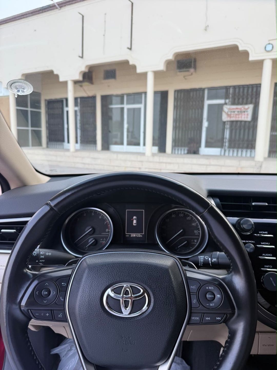 Car Image 2018 TOYOTA CAMRY LE