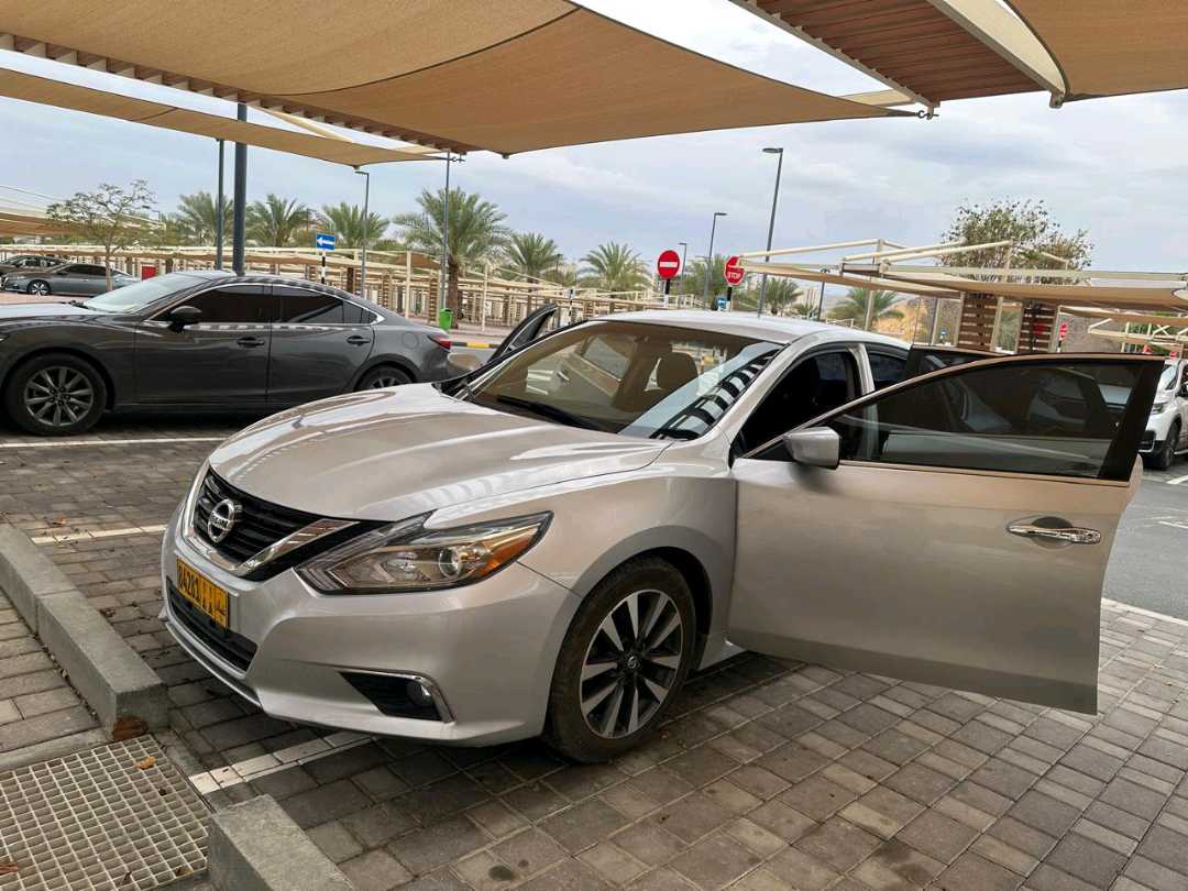 Car Image 2017 NISSAN ALTIMA SV