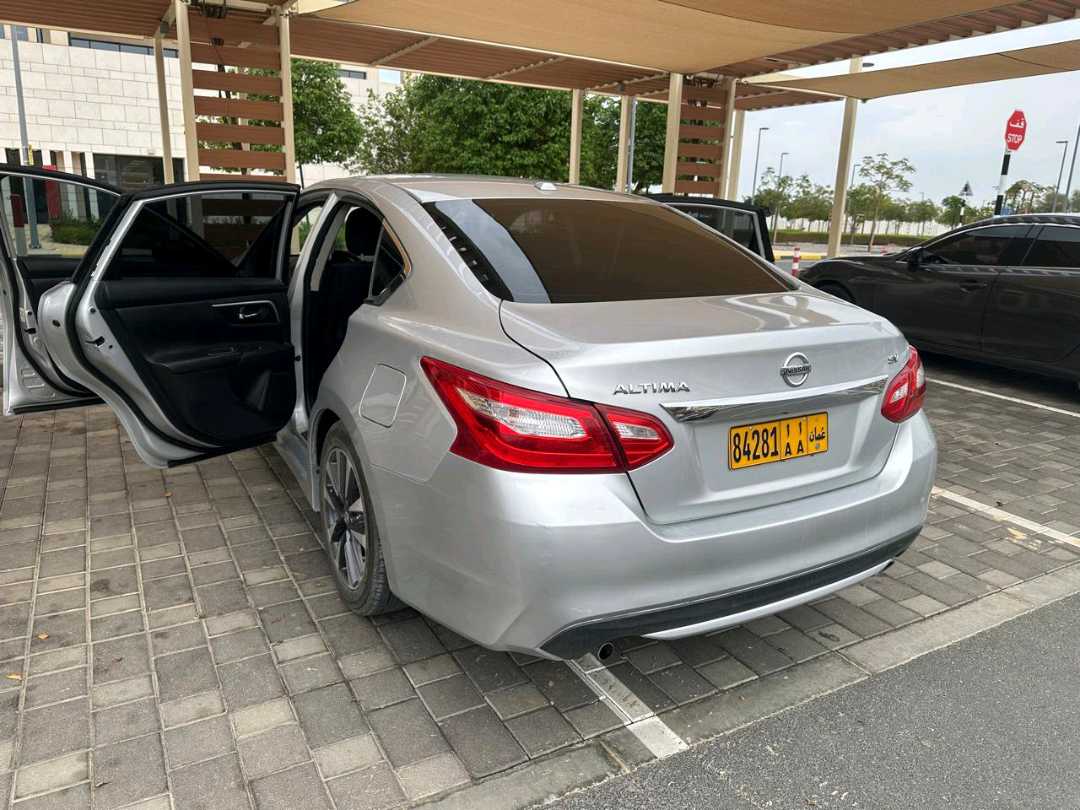 Car Image 2017 NISSAN ALTIMA SV