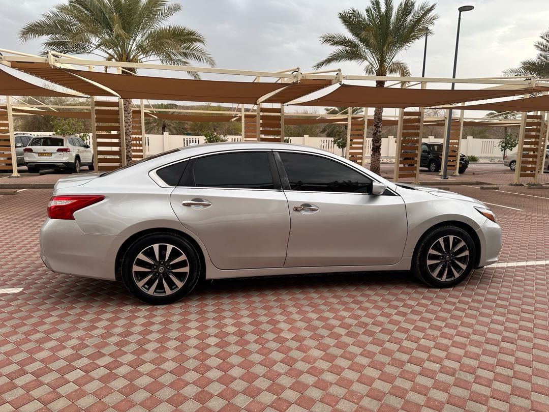 Car Image 2017 NISSAN ALTIMA SV