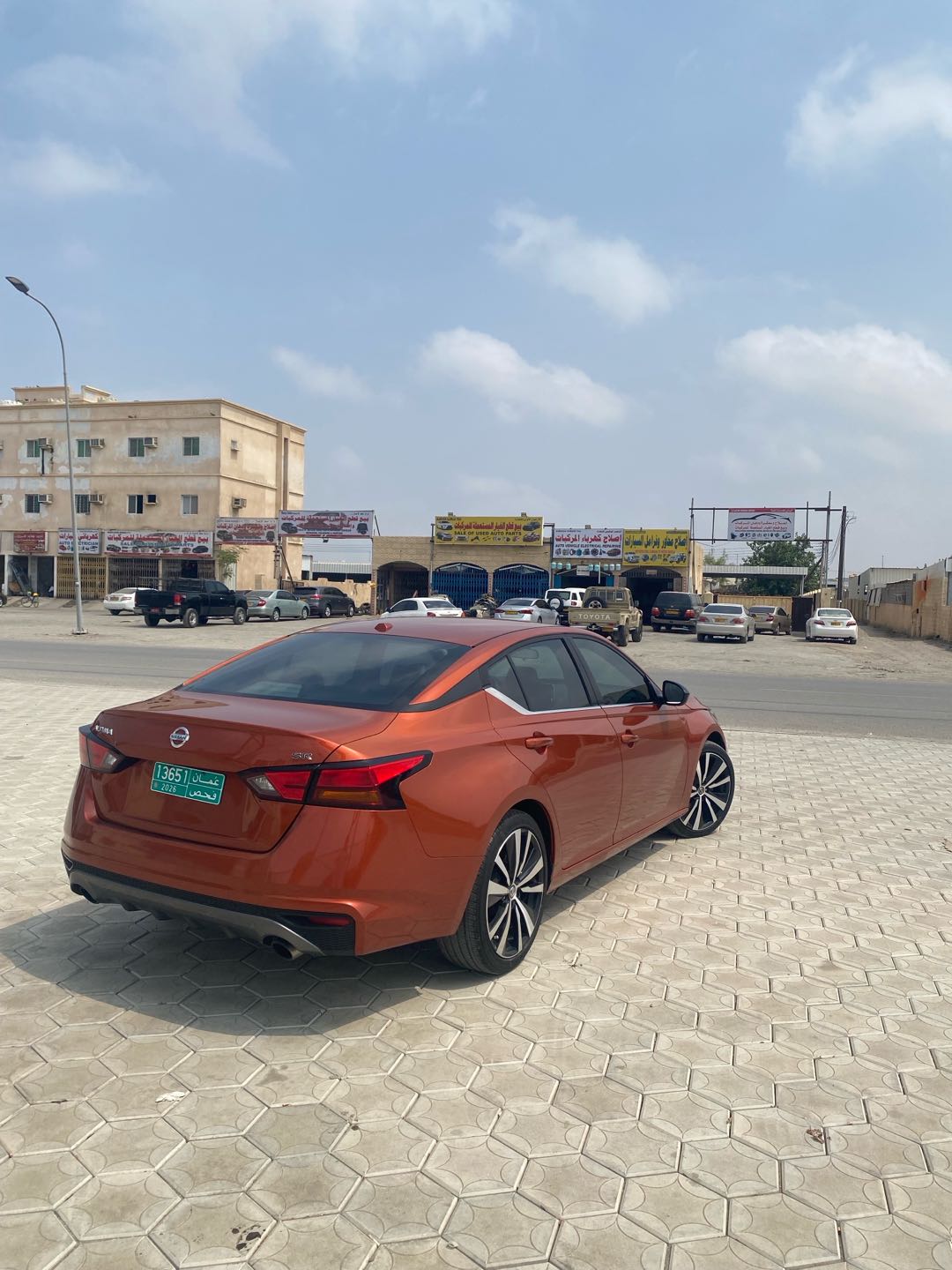 Car Image 2019 NISSAN ALTIMA SR