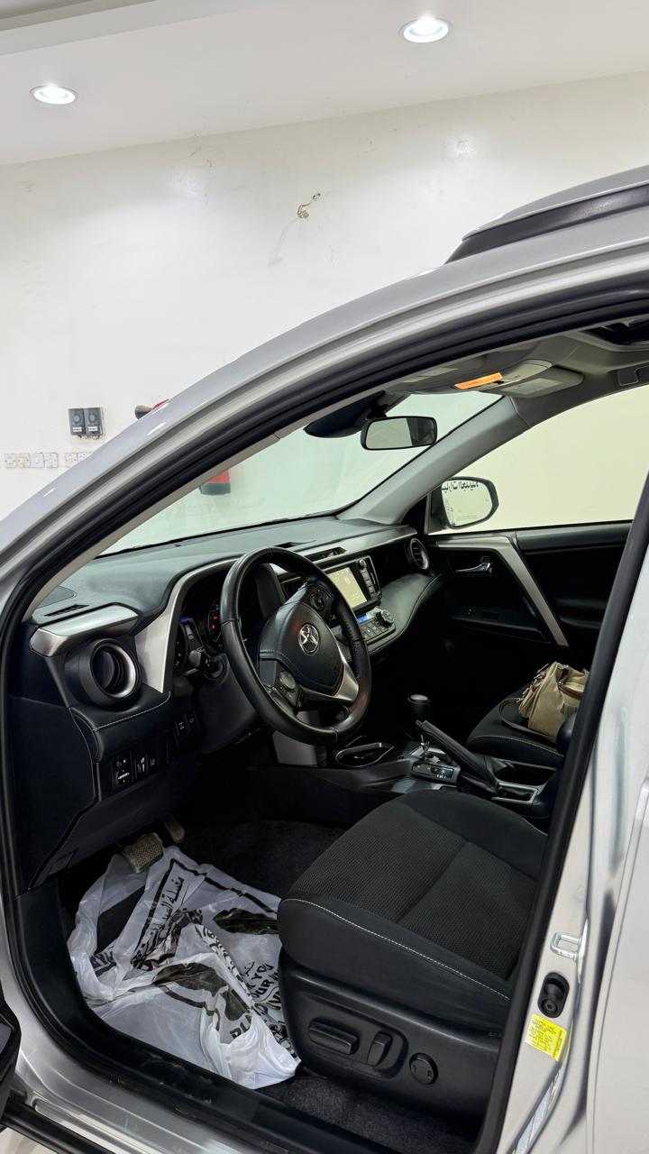 Car Image 2018 TOYOTA RAV4 XLE