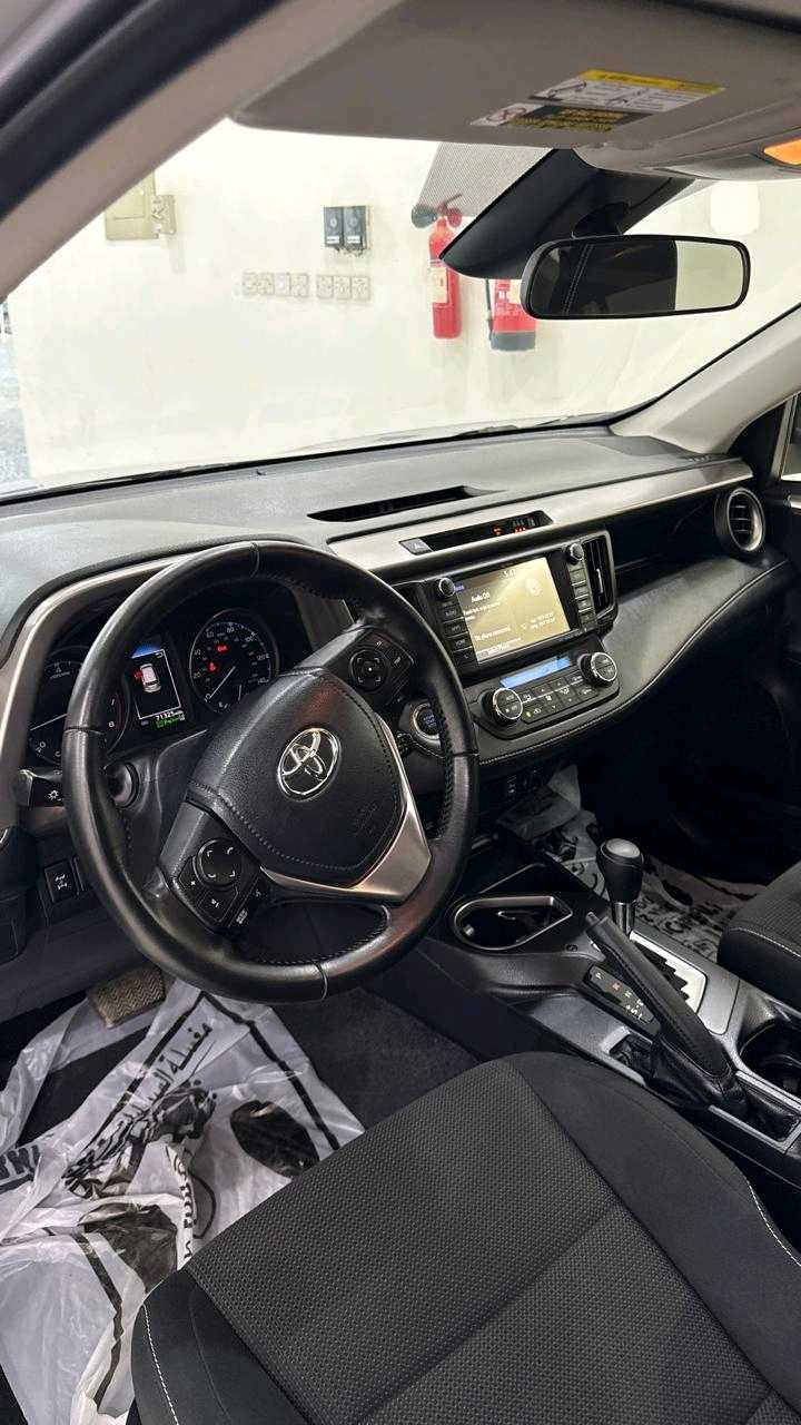 Car Image 2018 TOYOTA RAV4 XLE