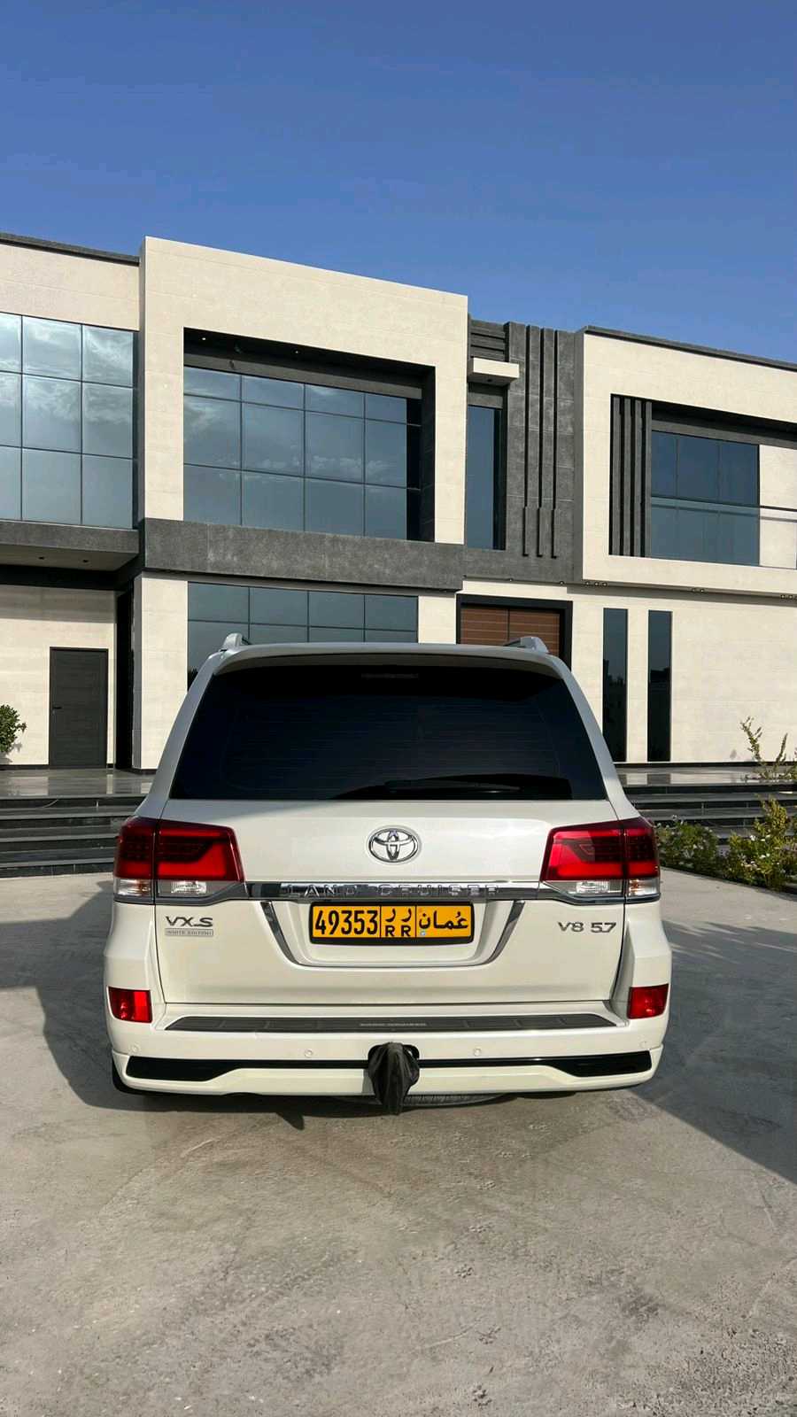 Car Image 2017 TOYOTA LAND CRUISER VX.S