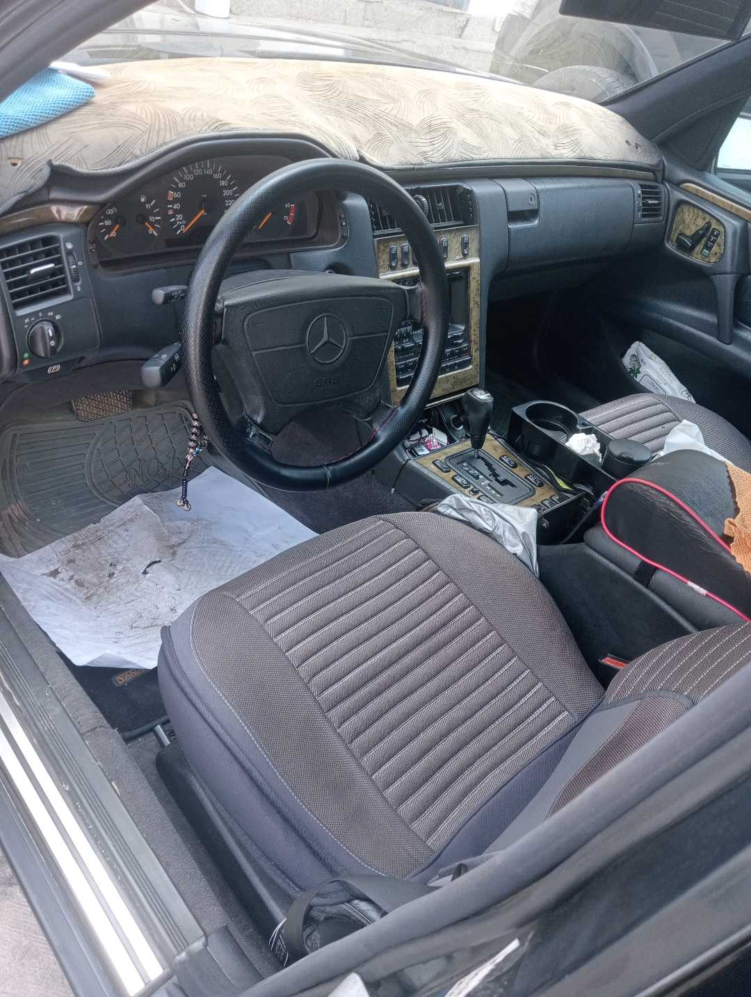 Car Image 1999 MERCEDES E Class 320