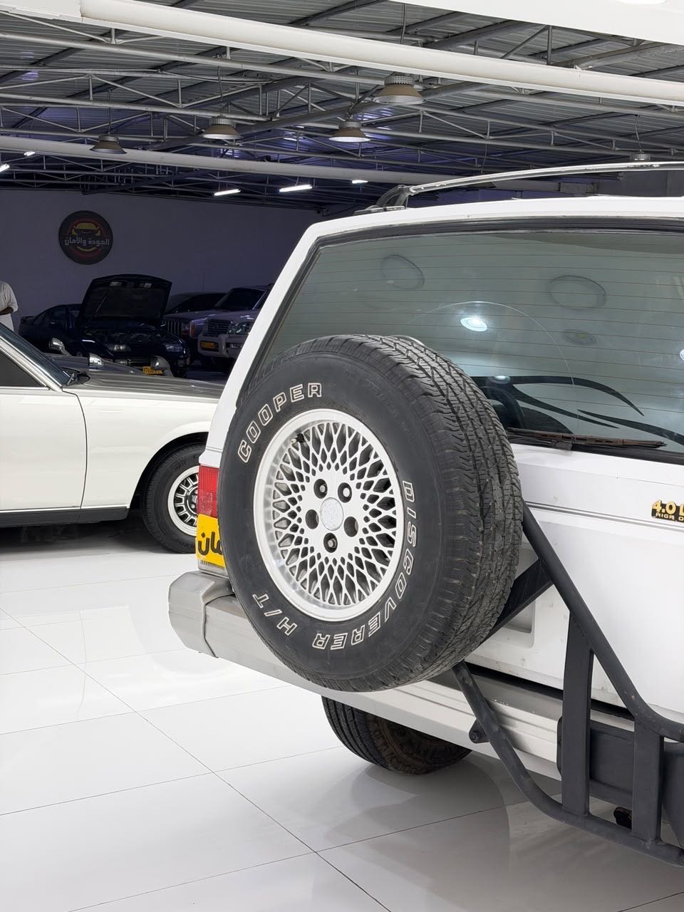 Car Image 1991 JEEP CHEROKEE 