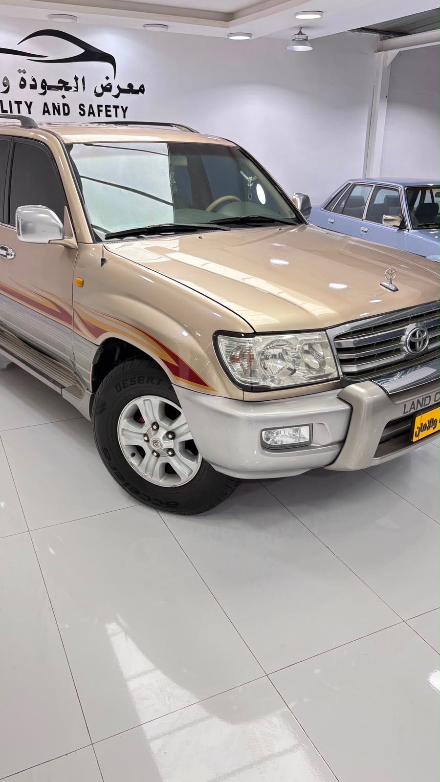 Car Image 2005 TOYOTA LAND CRUISER GX.R