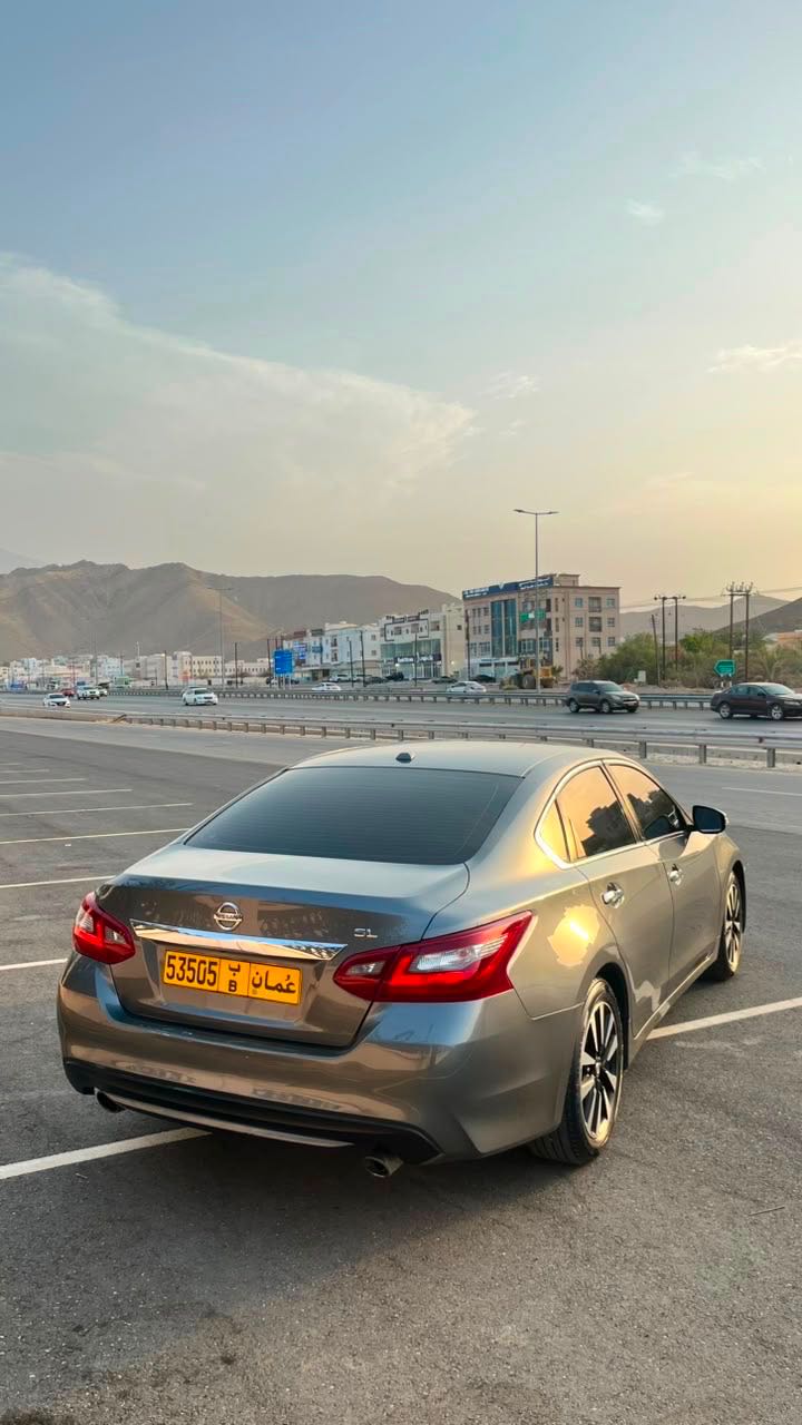 Car Image 2018 NISSAN ALTIMA SL