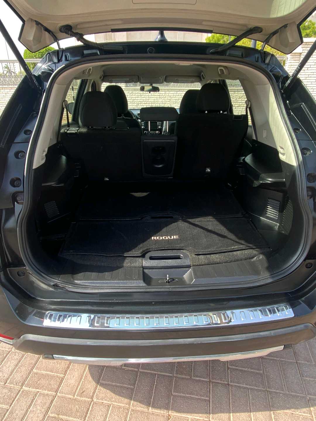 Car Image 2018 NISSAN ROGUE S