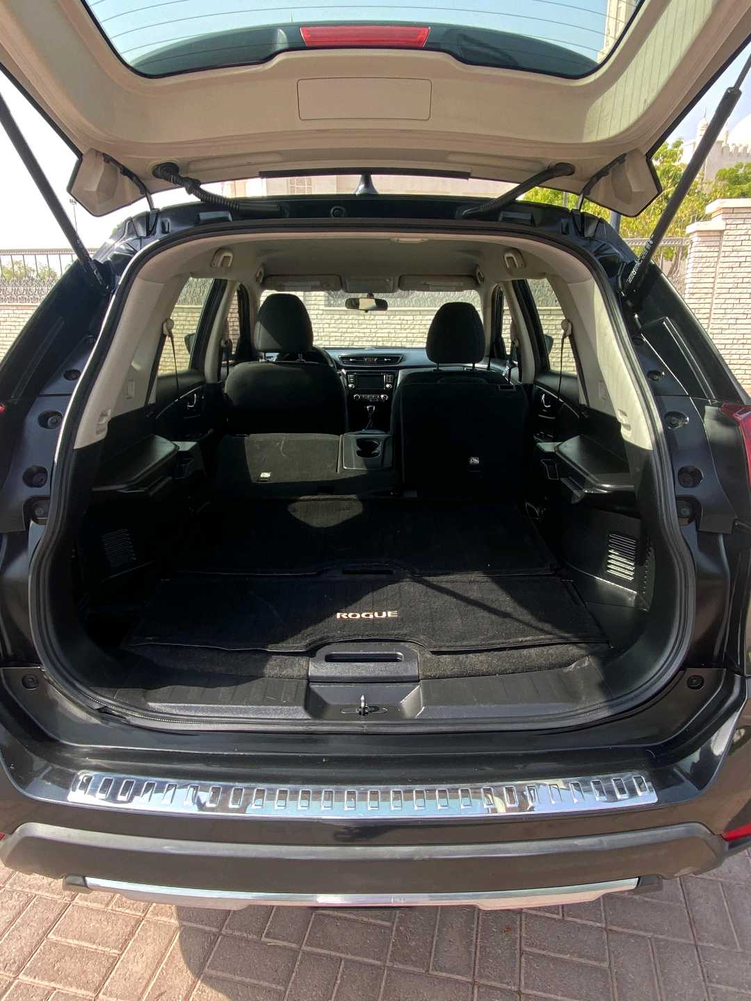 Car Image 2018 NISSAN ROGUE S