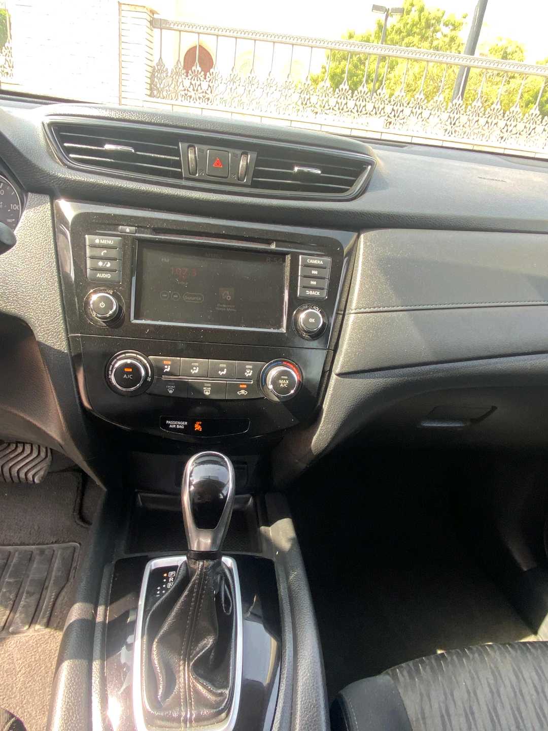 Car Image 2018 NISSAN ROGUE S