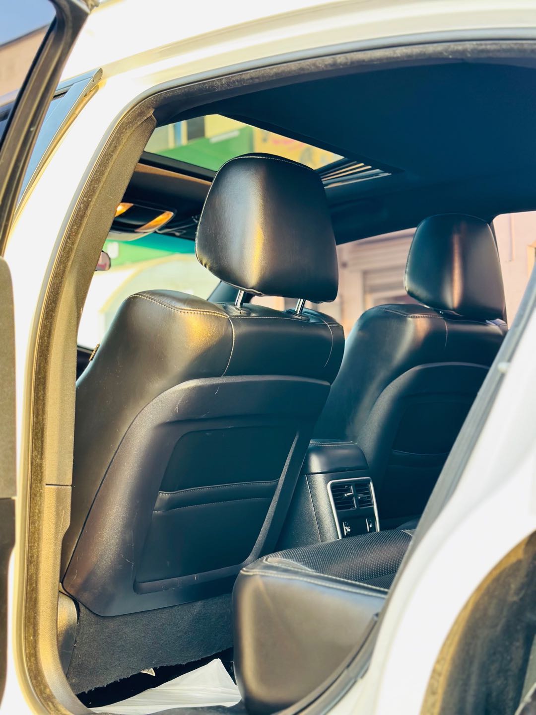 Car Image 2019 DODGE CHARGER SXT