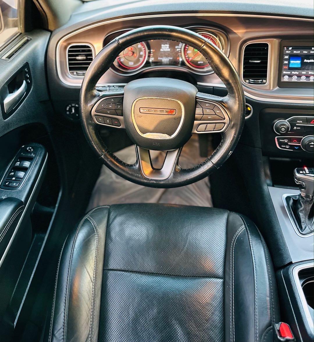 Car Image 2019 DODGE CHARGER SXT