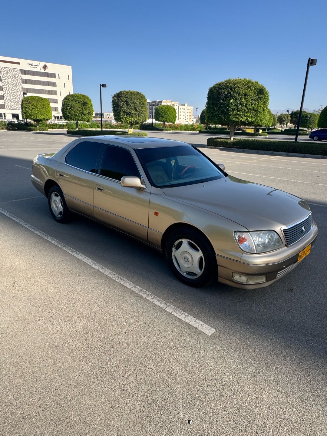 Car Image 1999 LEXUS LS 400