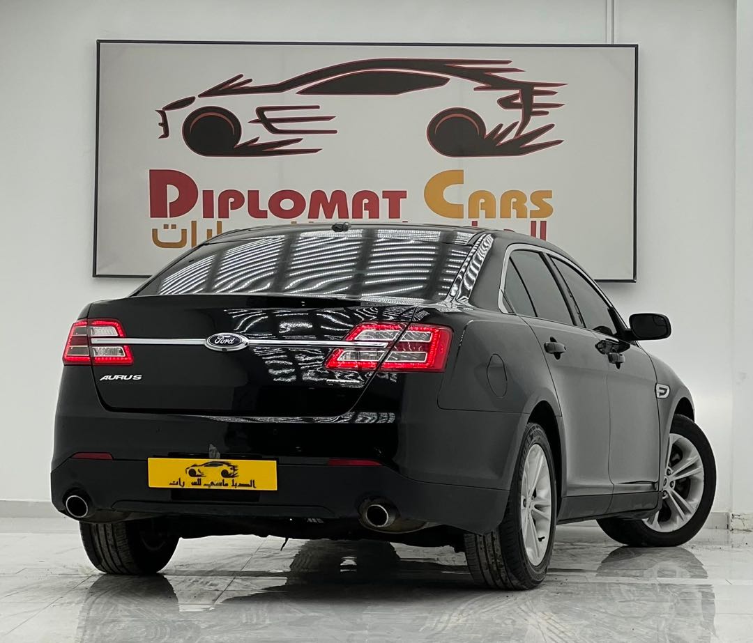 Car Image 2018 FORD TAURUS 