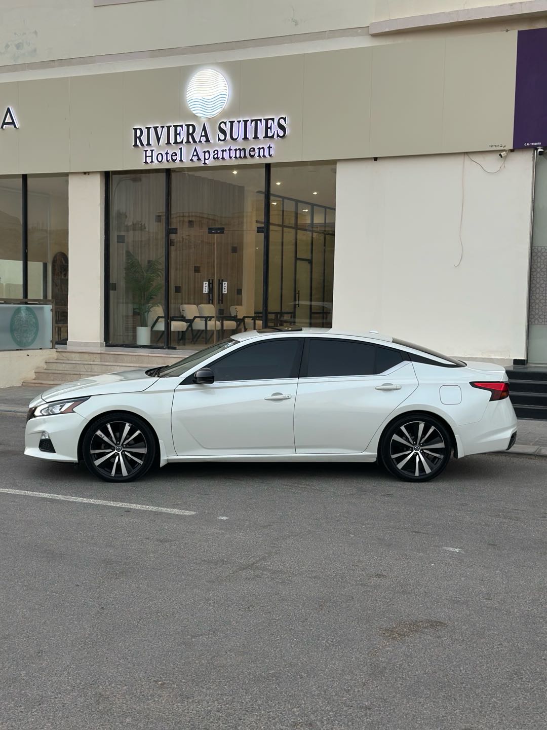 Car Image 2019 NISSAN ALTIMA SR