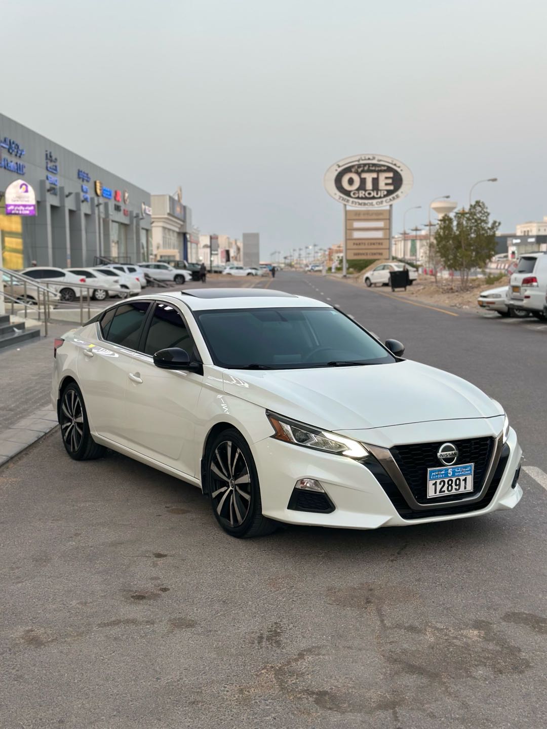 Car Image 2019 NISSAN ALTIMA SR